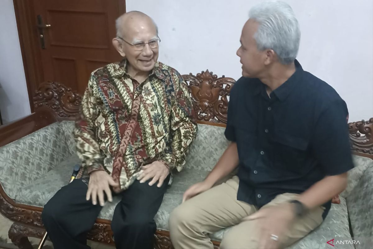 Ganjar dapat masukan dari Emil Salim soal berbagai isu lingkungan