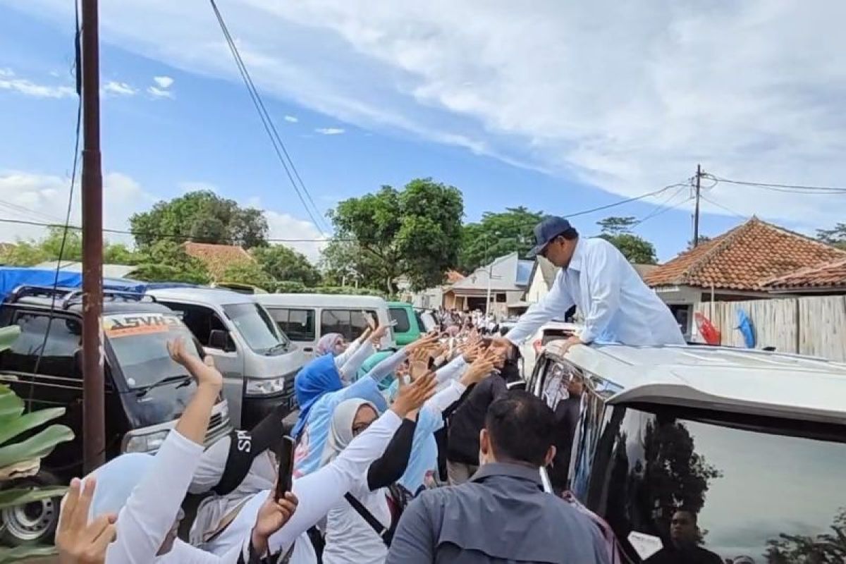 Prabowo disambut kaum ibu di Subang