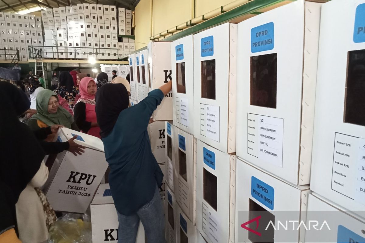 KPU Bantul tuntaskan tahapan sortir dan lipat lima jenis surat suara