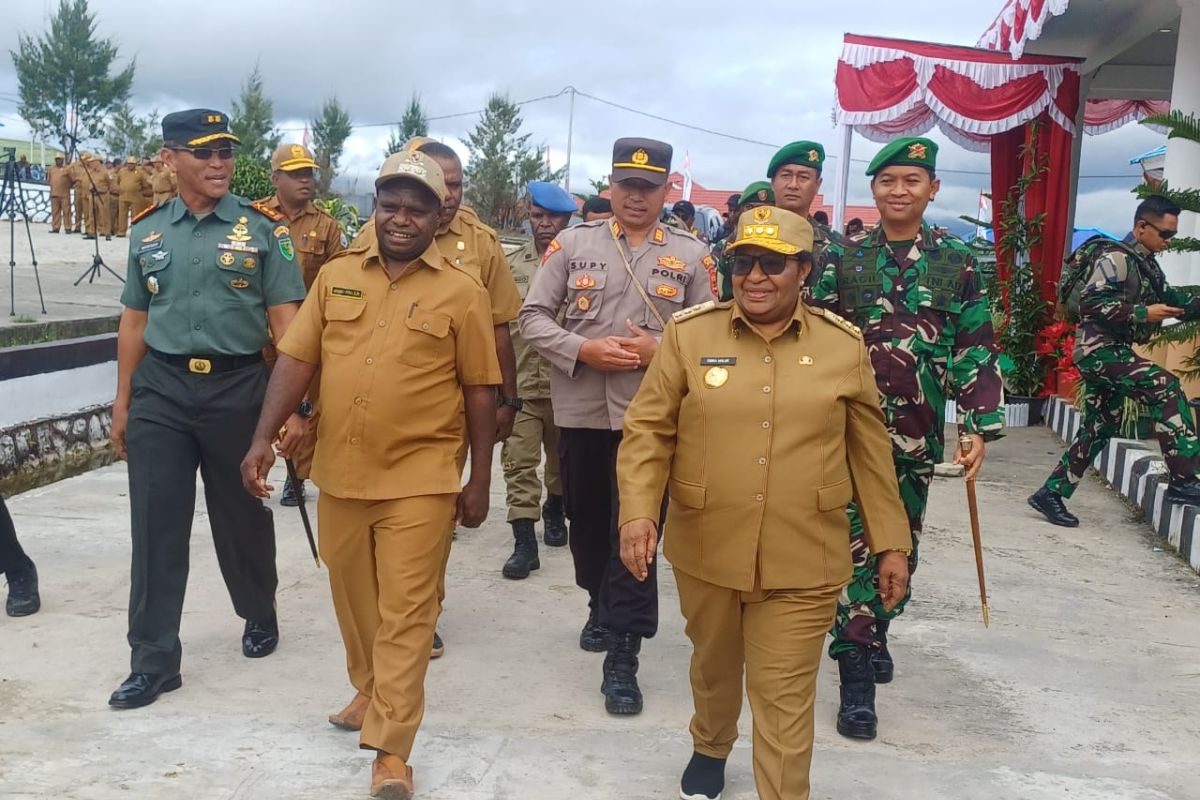 Gubernur Papua Tengah ajak warga hidup damai membangun Intan Jaya