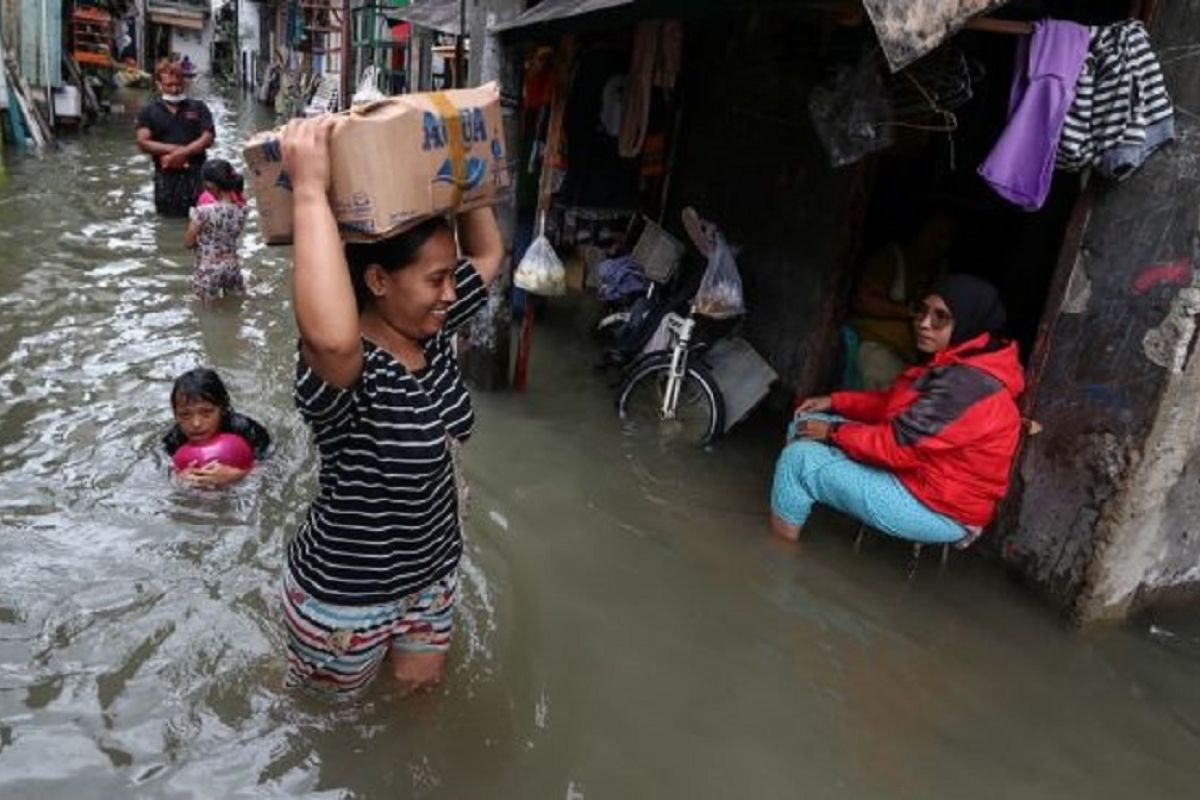Hujan lebat sebabkan genangan di dua jalan Jakarta Barat