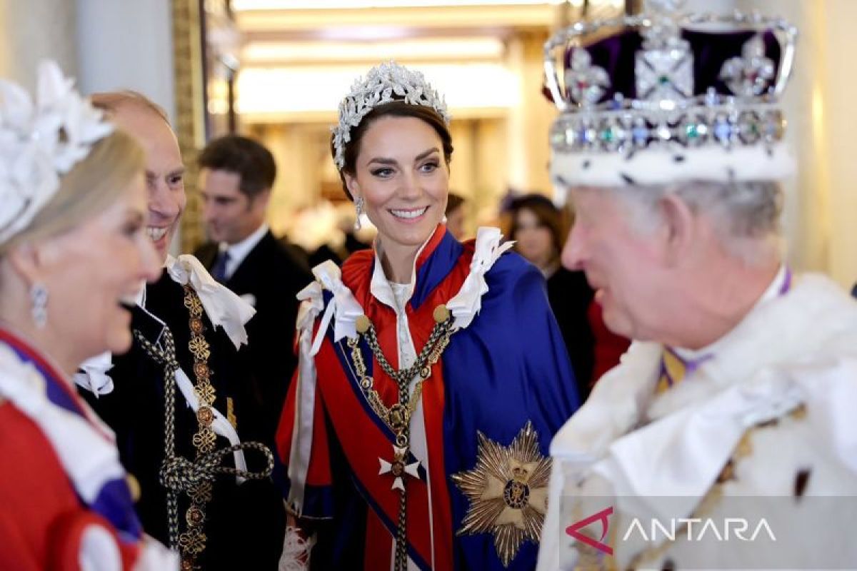Raja Charles III jenguk Kate Middleton saat dirawat di RS yang sama
