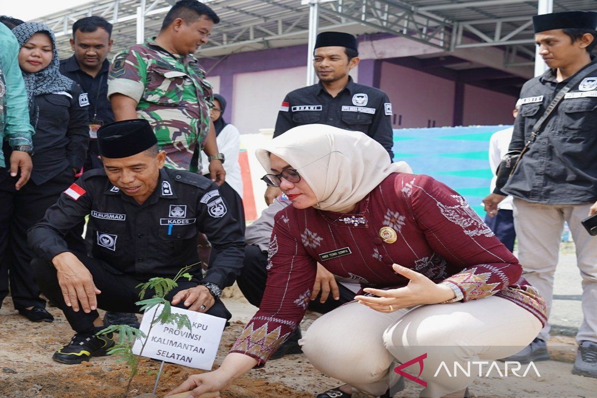 98.088 petugas KPPS di Kalsel tanam pohon wujud kepedulian lingkungan