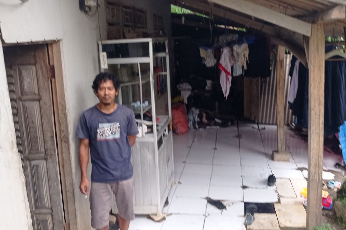 Rumah warga di Lebak ambles akibat pergerakan tanah