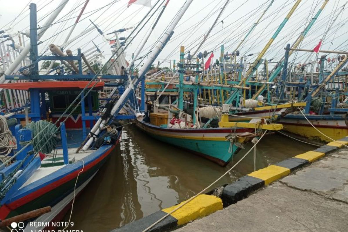 Nelayan diminta waspada tinggi gelombang Samudra Hindia empat meter