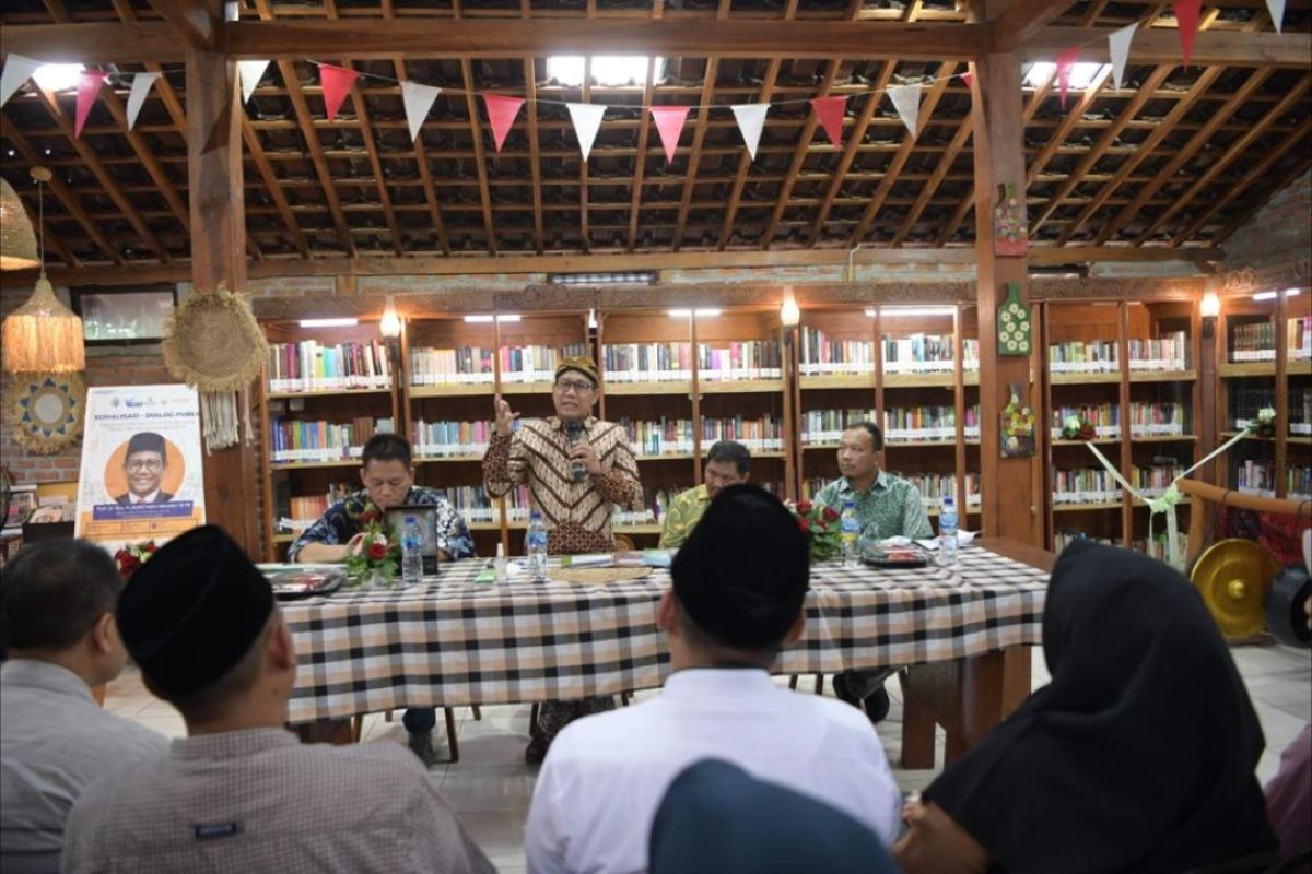 Penguatan literasi percepatan pembangunan desa di Indonesia