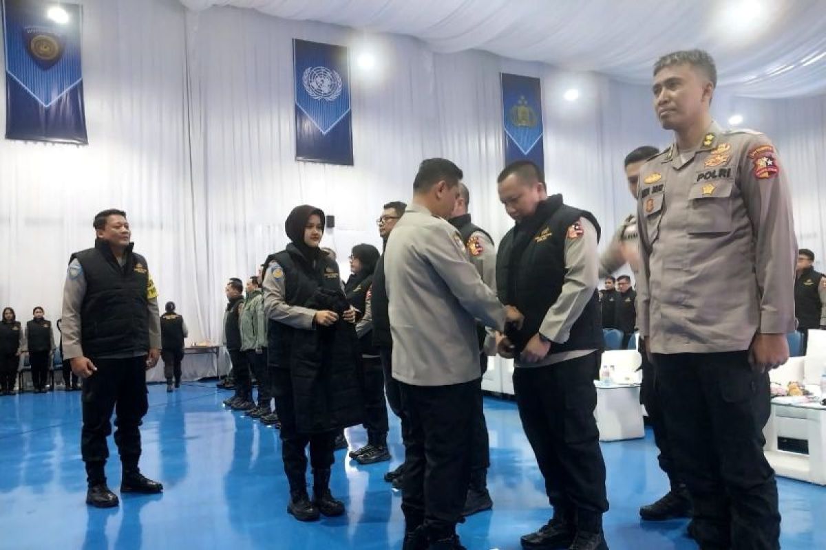 Polri lepas ratusan petugas pengamanan Pemilu ke luar negeri