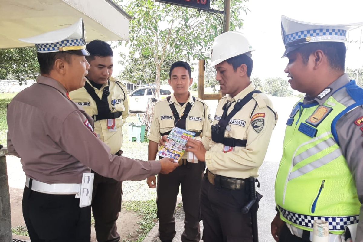 Ditlantas Polda Riau ingatkan bijak bermedsos di kawasan PT PHR