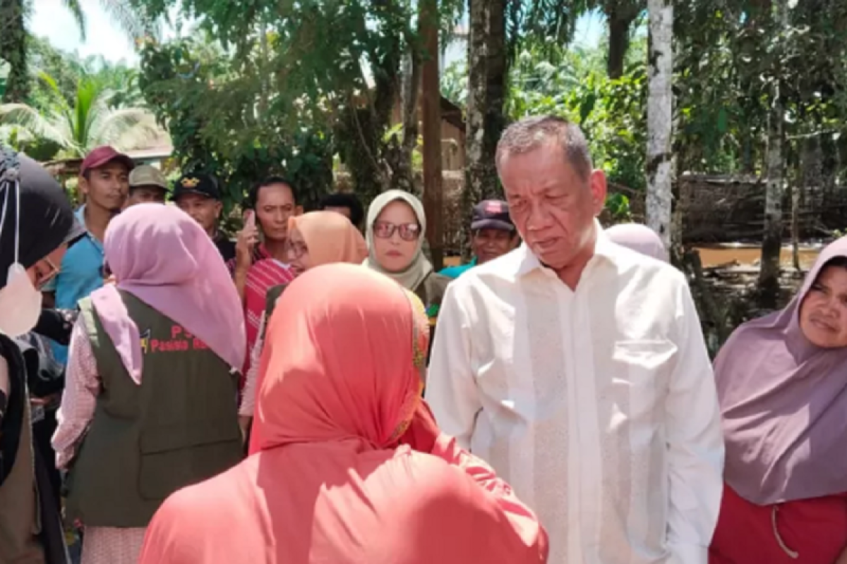 Pemkab Pesisir Selatan salurkan bantuan untuk korban bencana alam di Kecamatan Sutera