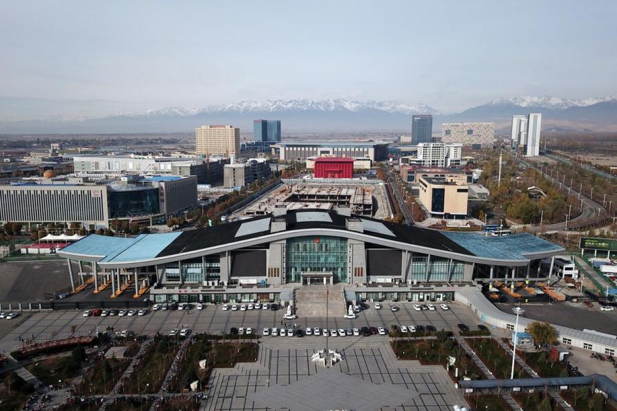 Lini produksi sepeda motor di Xinjiang resmi beroperasi