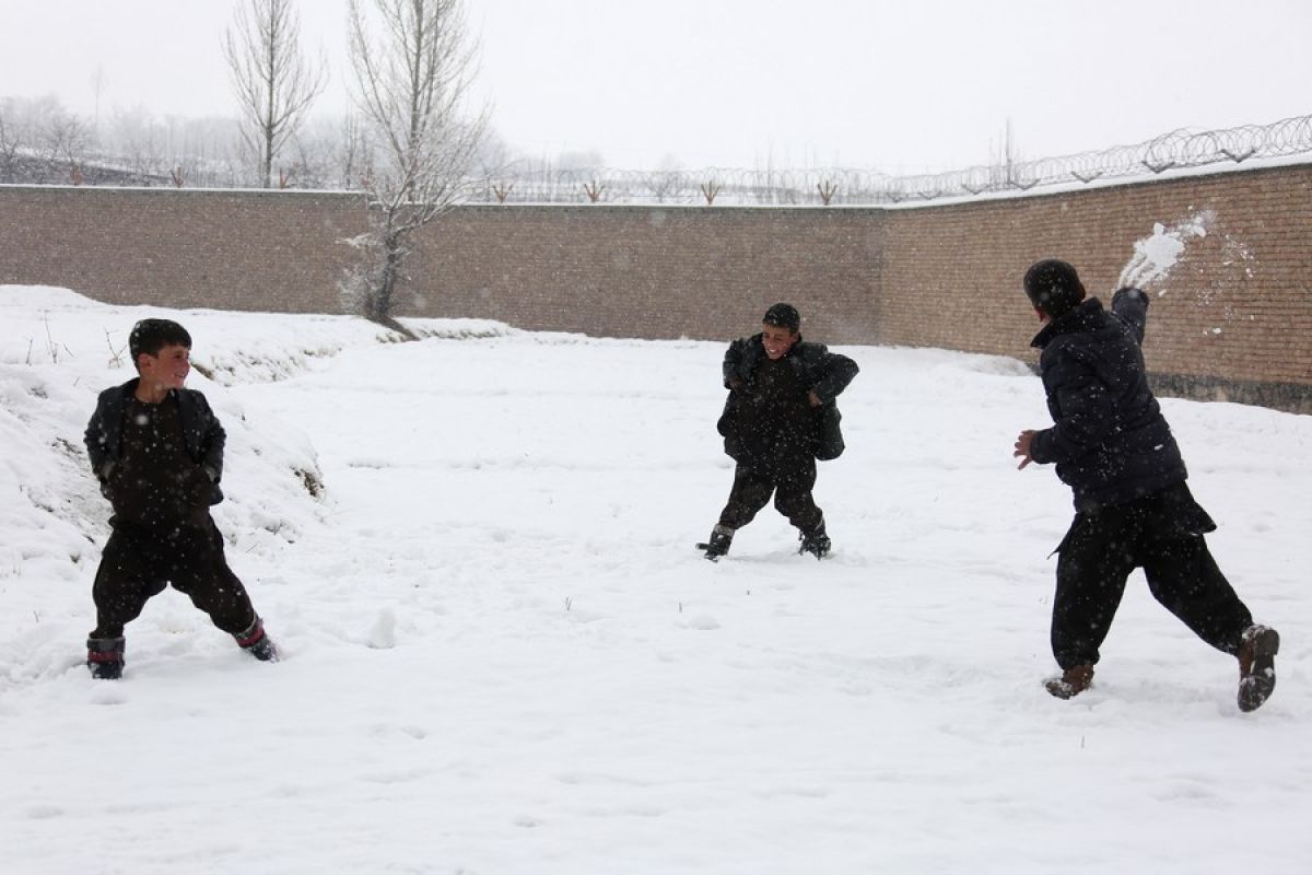 Kota Kabul sambut salju pertama musim dingin di Afghanistan