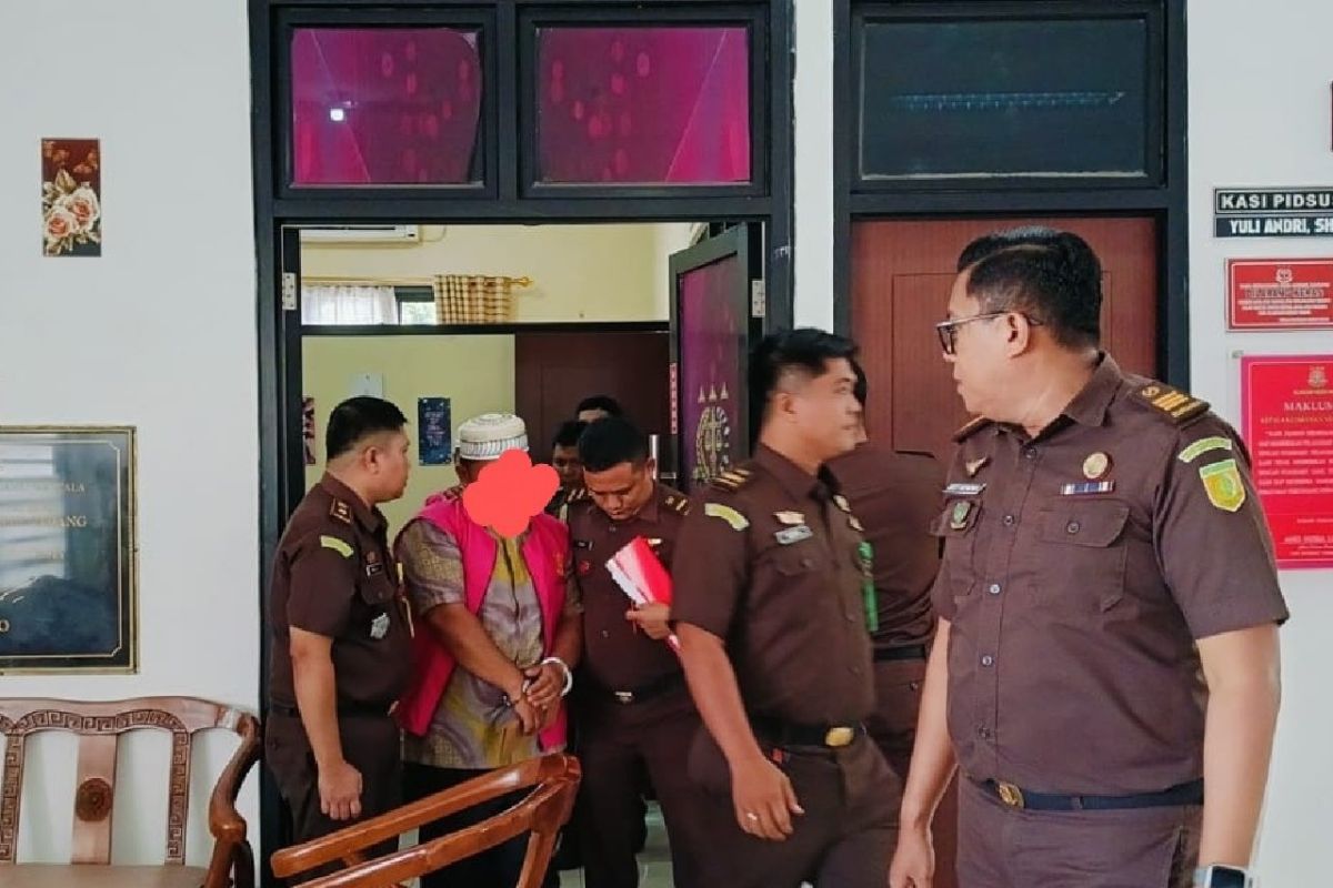 Kejaksaan tahan dua tersangka kasus korupsi SMKPP Padang