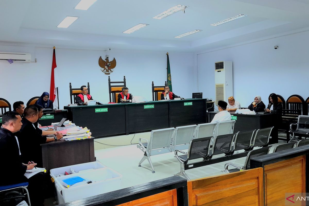 Mantan Bupati Bone Bolango bersaksi di sidang kasus korupsi PDAM