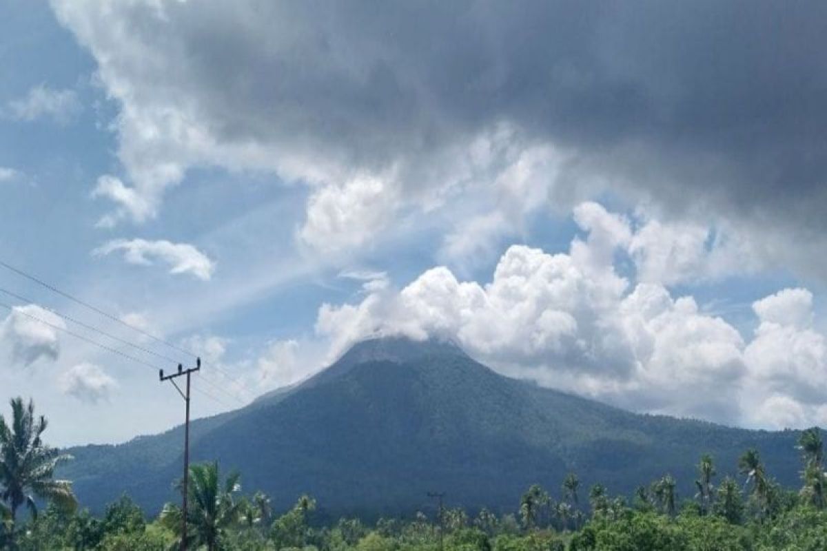 PVMBG turunkan status Gunung Lewotobi NTT mulai hari ini