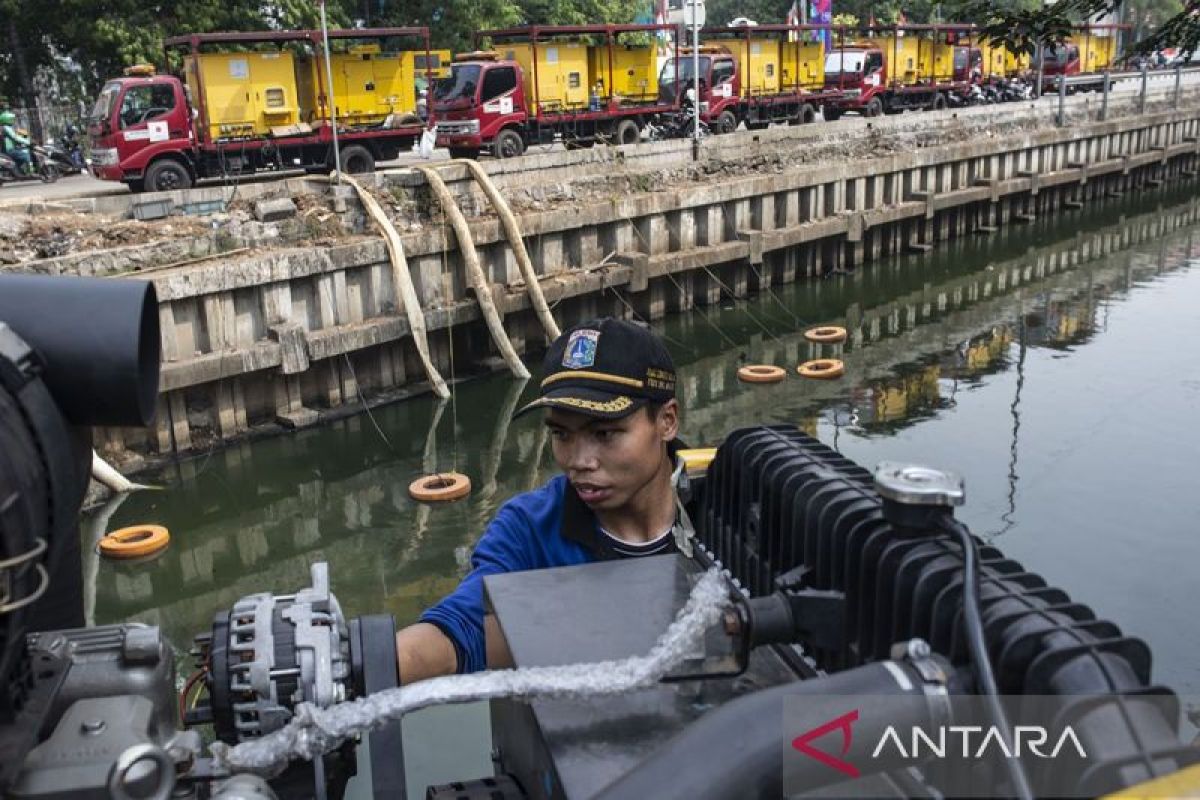 Pintu Air Pasar Ikan Jakarta berstatus siaga 3 pada Kamis dini hari