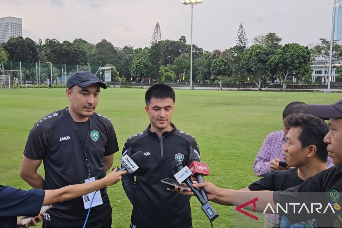 Pelatih timnas Uzbekistan U-20 memantau perkembangan sepak bola Indonesia