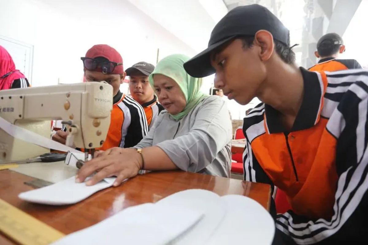 Bansos peningkatan "skill" lebih penting bagi masyarakat, kata sosiolog