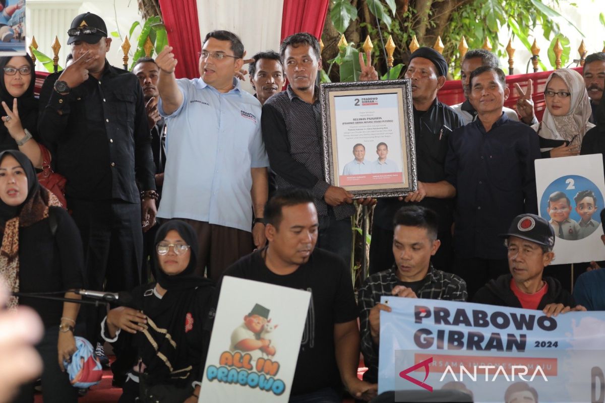 Relawan Pajajaran dukung Prabowo-Gibran, TKN: Survei di Jabar 64,8%