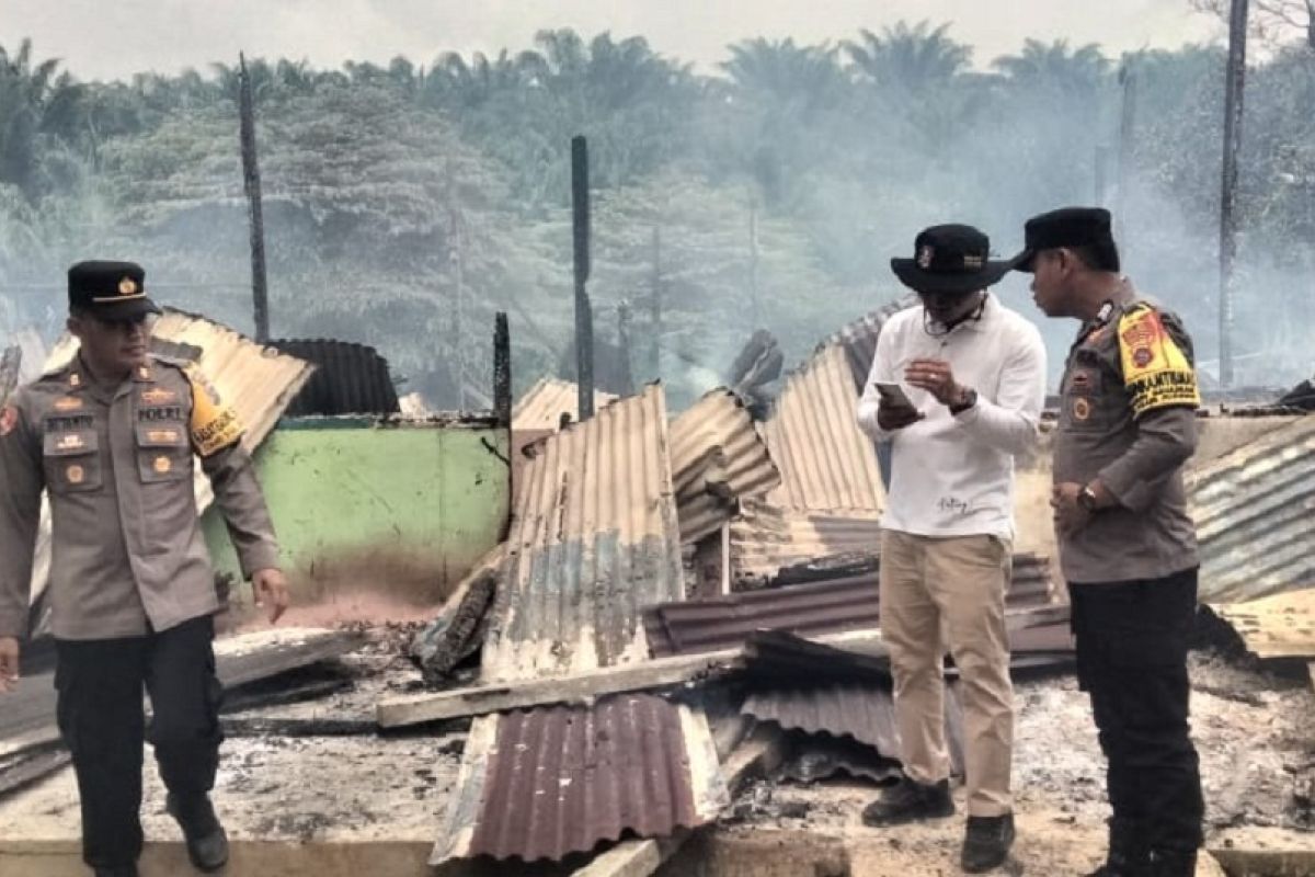 Belasan mes karyawan PT Incasi Raya Dharmasraya terbakar