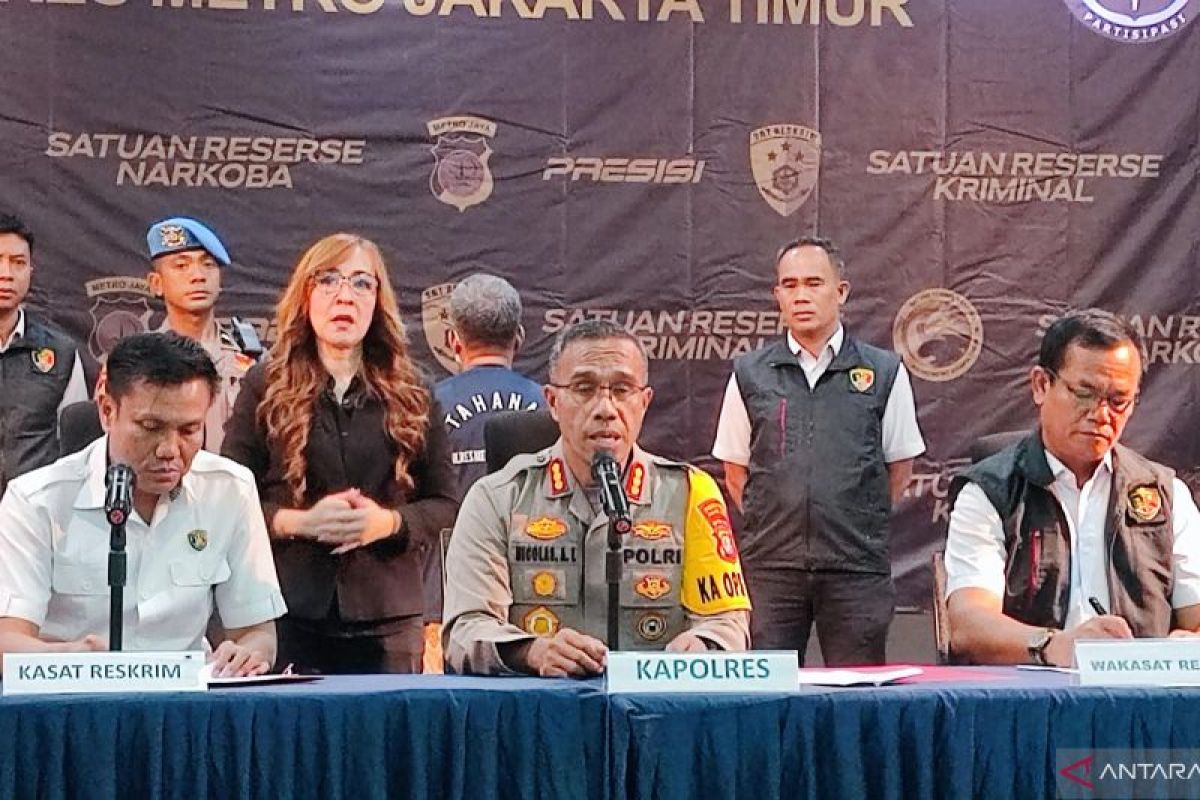 Polisi menangkap empat pelaku tawuran di flyover Pasar Rebo Jakarta
