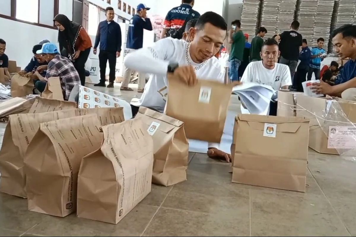 KPU Lampung Selatan percepat proses pengemasan logistik pemilu