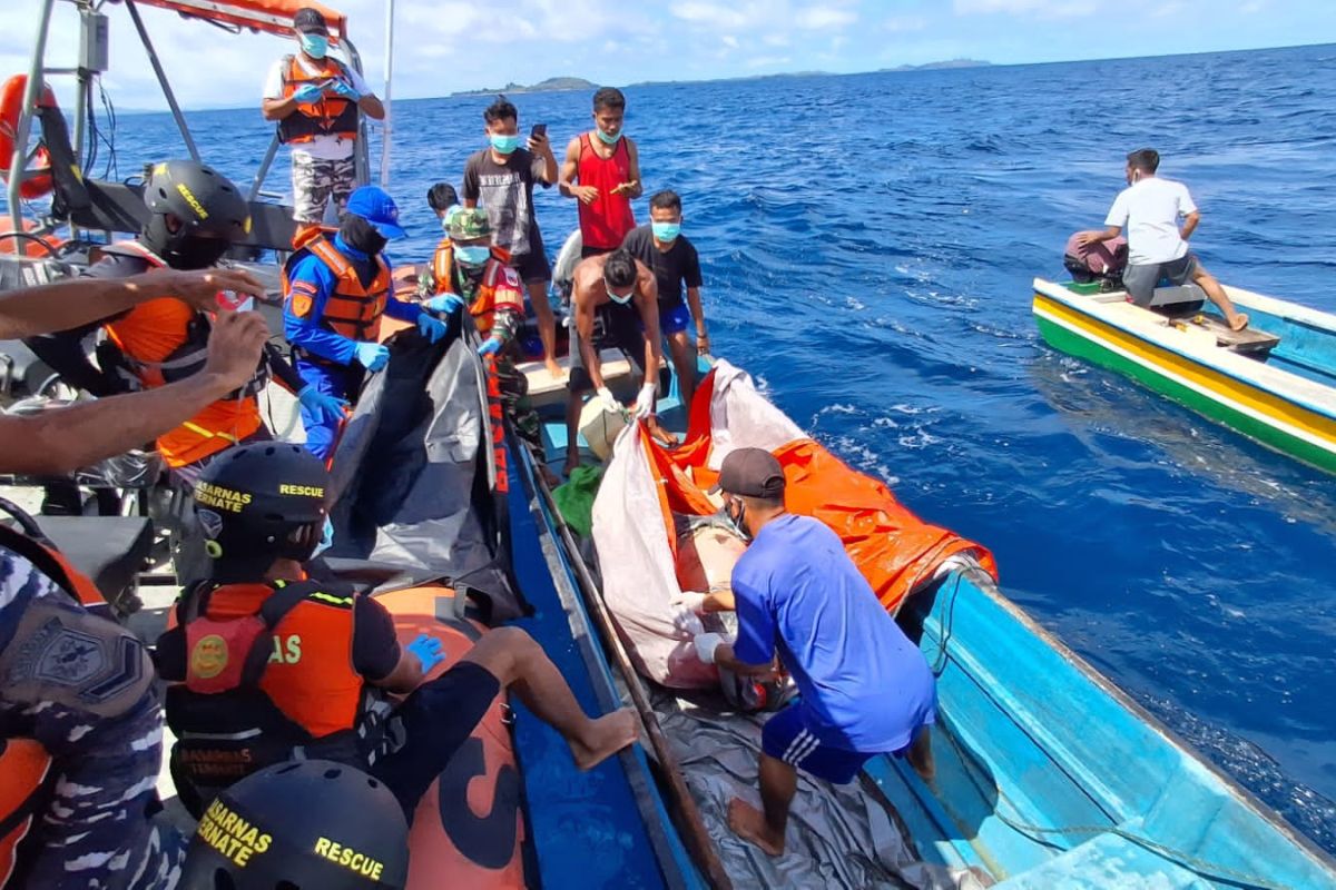 Tim SAR Malut evakuasi korban hilang terjatuh dari speedboat