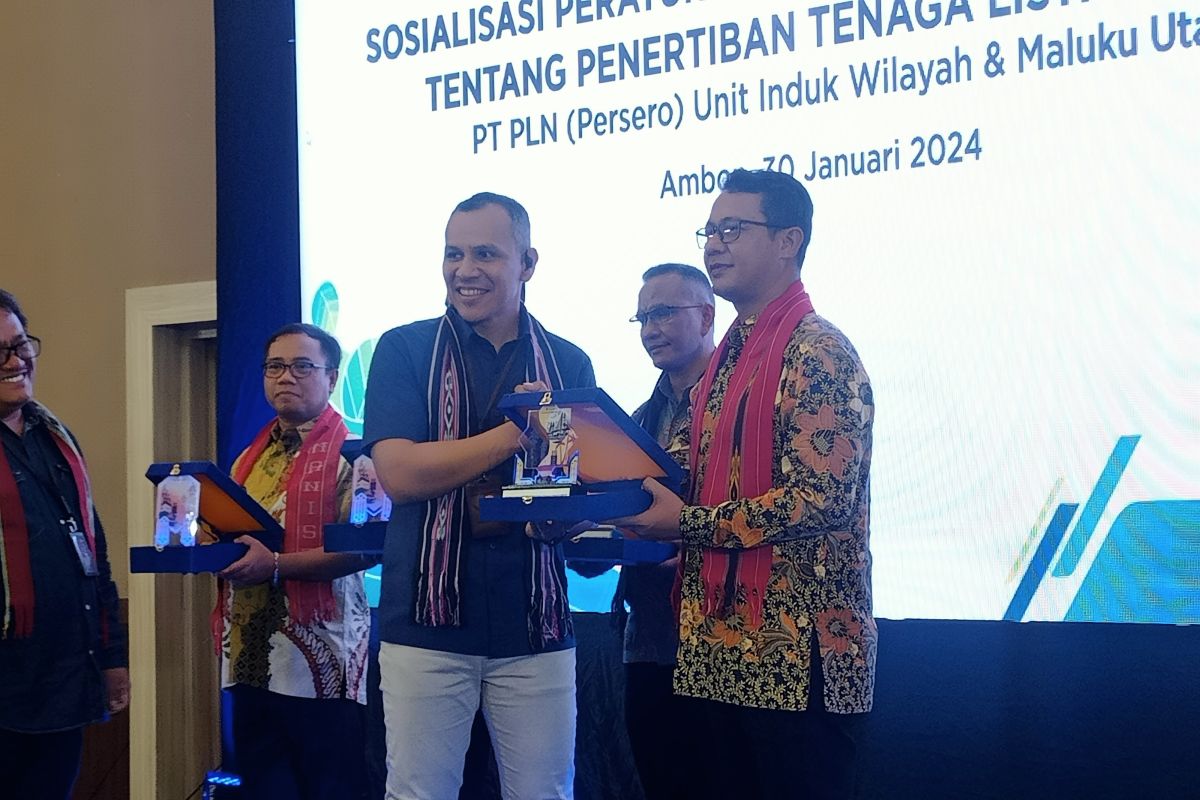 PLN Maluku-Malut sosialisasi penertiban pemakaian listrik di Ambon minimalkan pelanggaran pemakaian