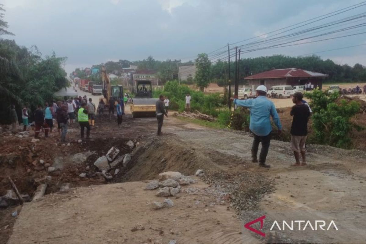 Perbaikan jalan longsor akses Kota Nusantara  target selesai 12 hari