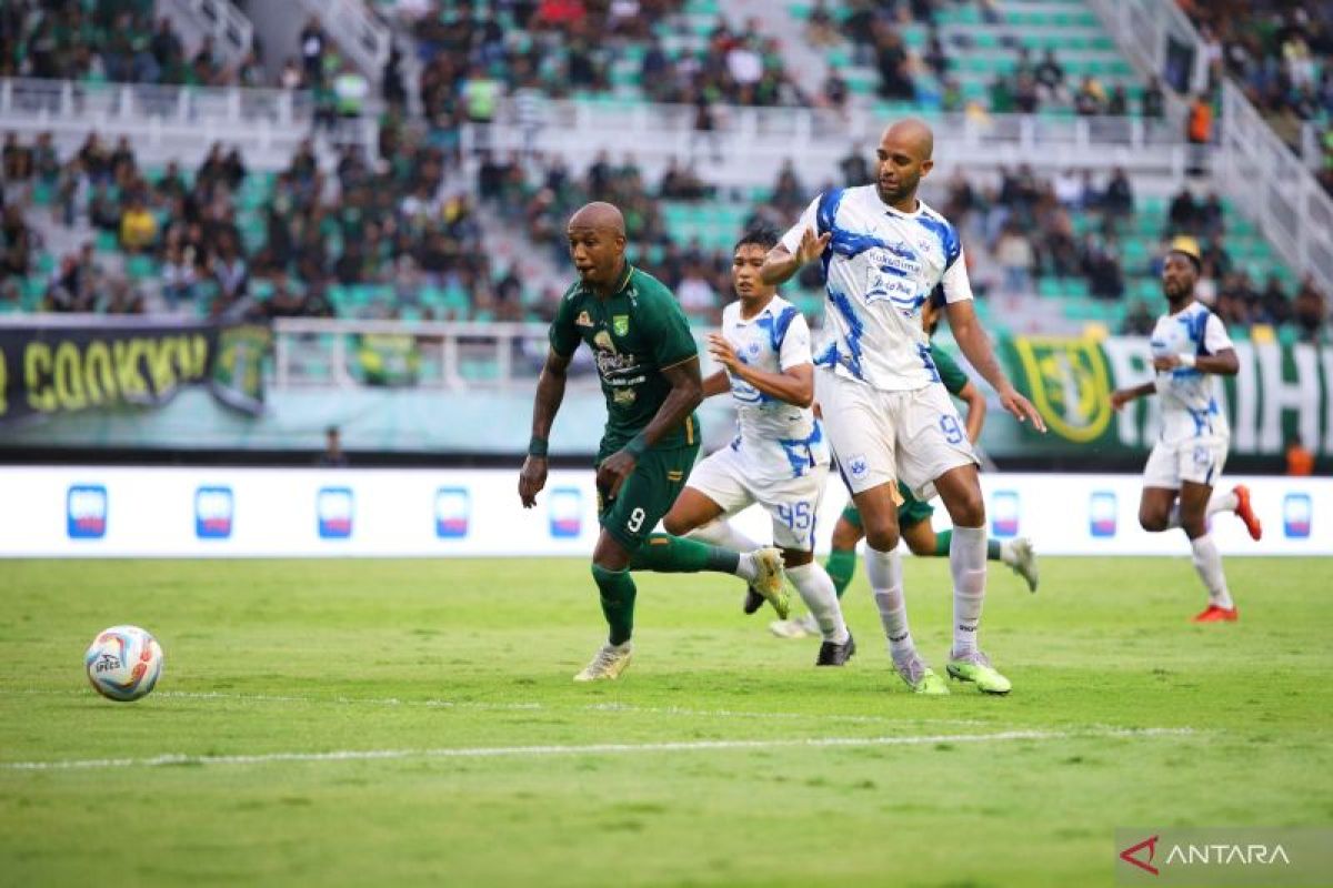 LIga 1: Babak pertama, Persebaya bermain imbang 1-1 lawan PSIS