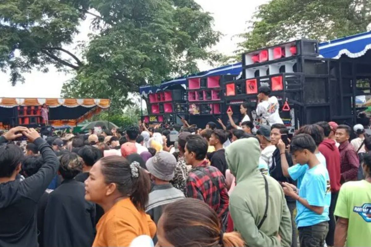 Bupati Lombok Tengah meminta grup musik kecimol tak ganggu masyarakat