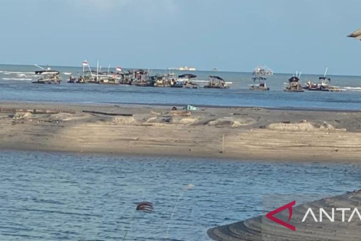 Pengelola Pantai Cemara Bangka mengeluhkan aktivitas penambang ilegal