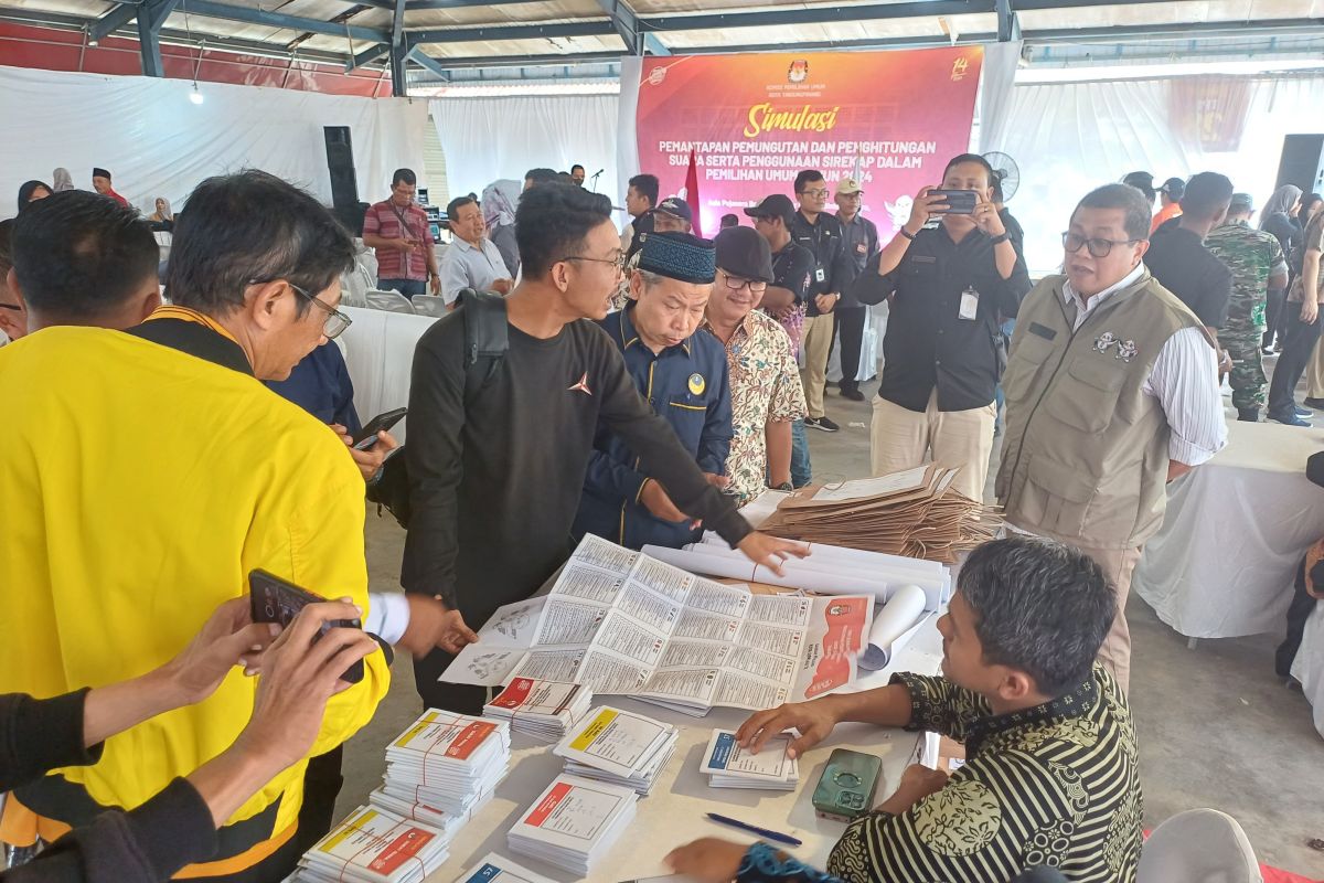 KPU Tanjungpinang pastikan 450 surat suara rusak diganti