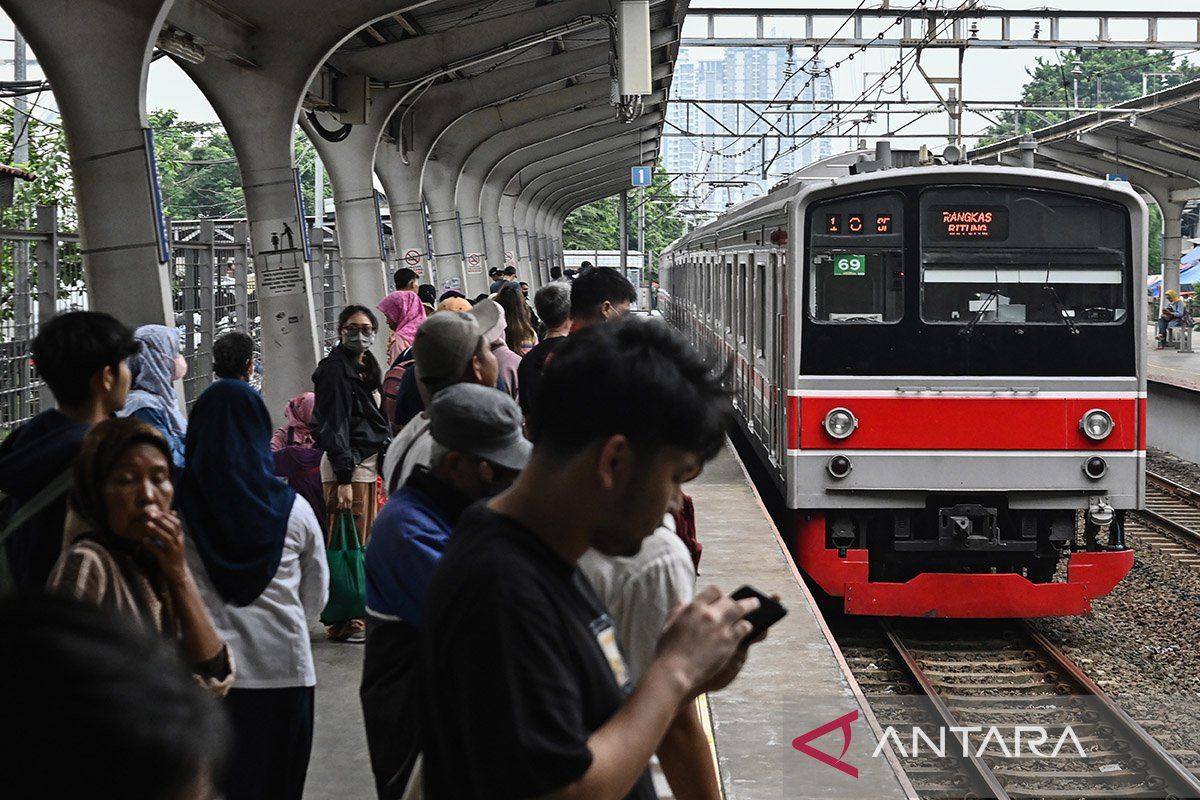 Jalur kena banjir, 11 KRL di Stasiun Tanjung Priok terganggu