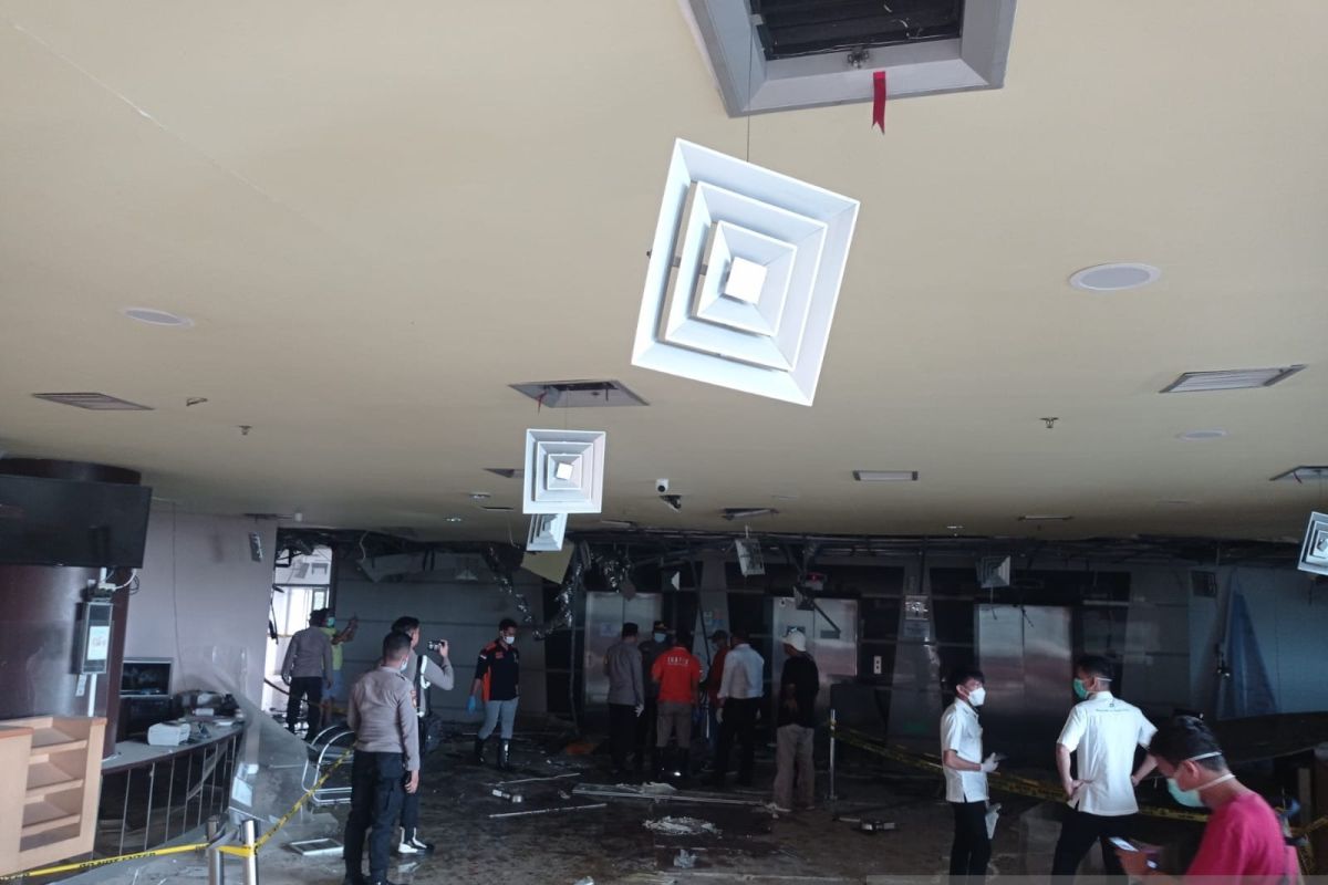 Lantai 1 RS Semen Padang rusak parah akibat ledakan
