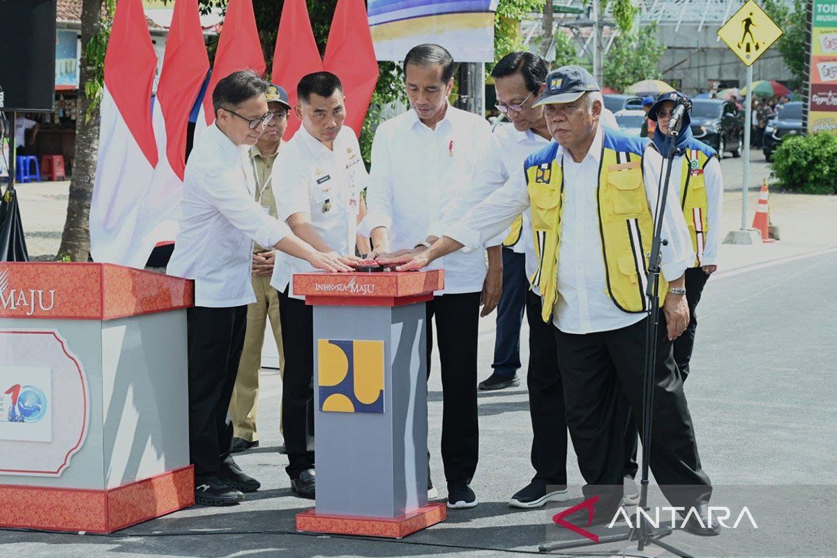 Presiden resmikan tujuh ruas jalan daerah di DIY