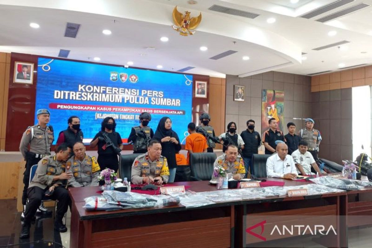 Polisi ungkap sindikat perampok toko emas bersenjata api di Sumbar