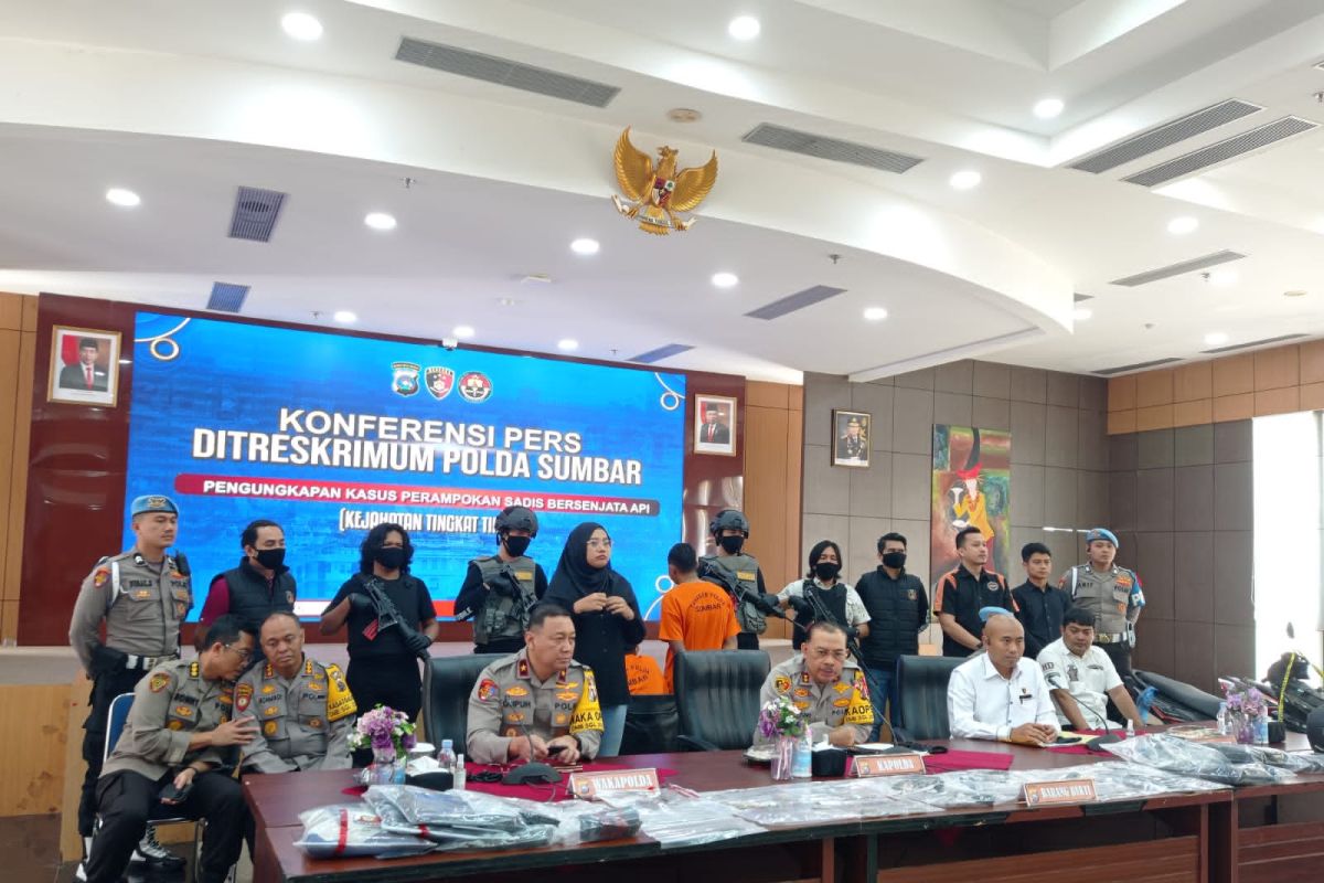 Polda Sumbar ungkap sindikat perampok toko emas bersenjata api