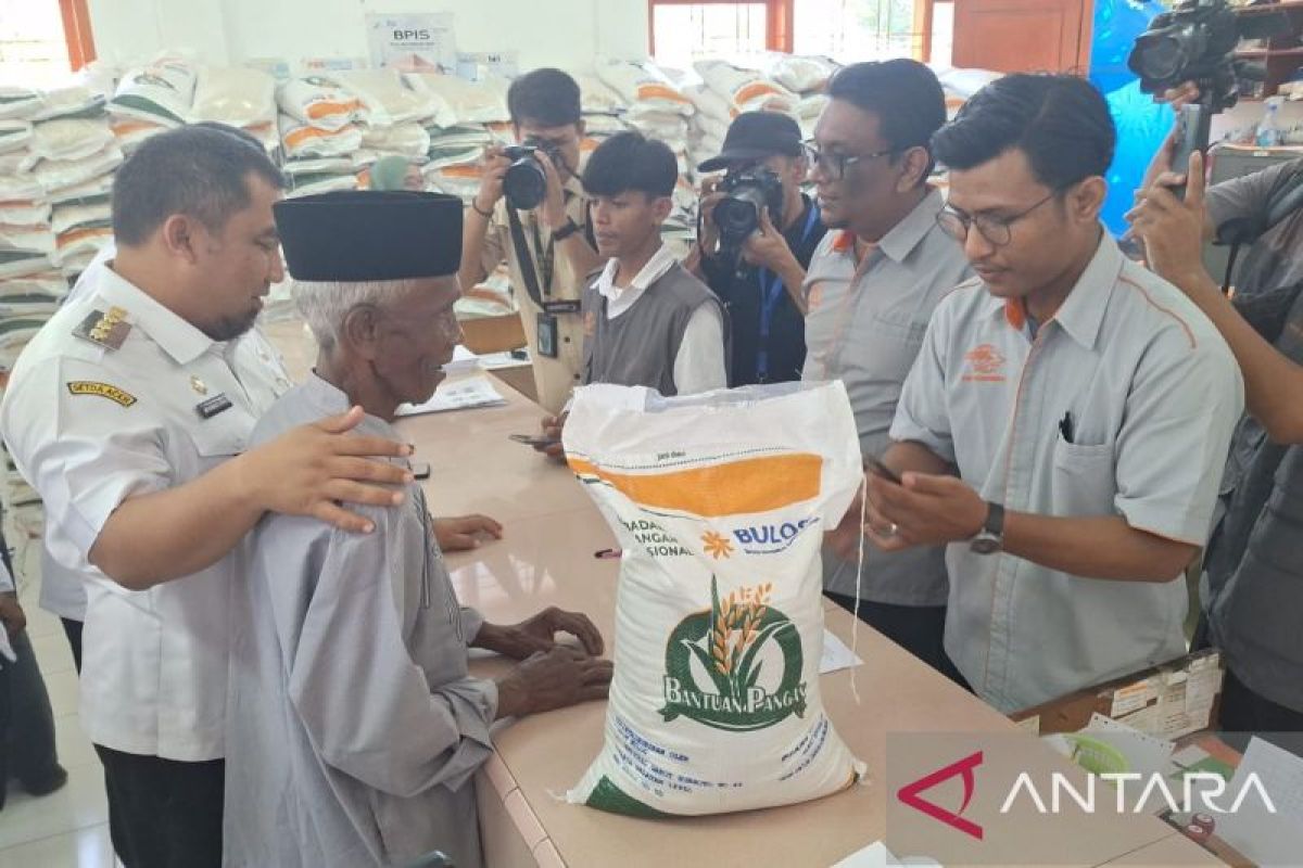 Aceh Besar salurkan bantuan pangan tahap pertama