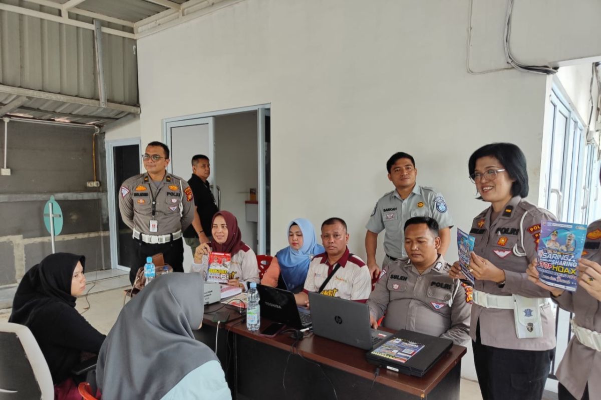 Ditlantas Polda Riau sosialisasikan pemilu damai di Kampus Abdurrab
