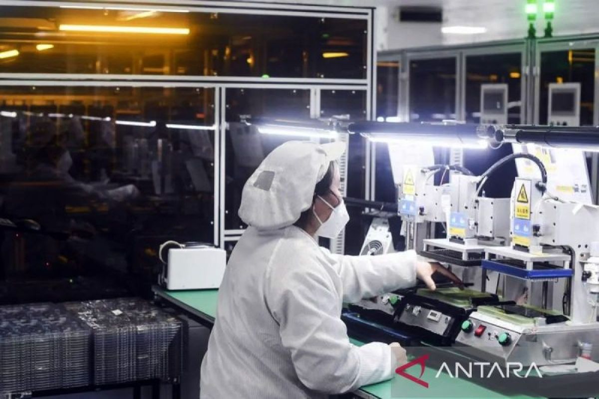 Investasi manufaktur informasi elektronik China naik 9,3 persen