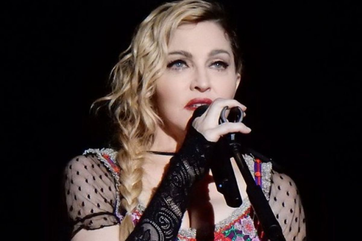 Madonna boyong tiga anaknya tampil ke atas panggung konser "Celebration"