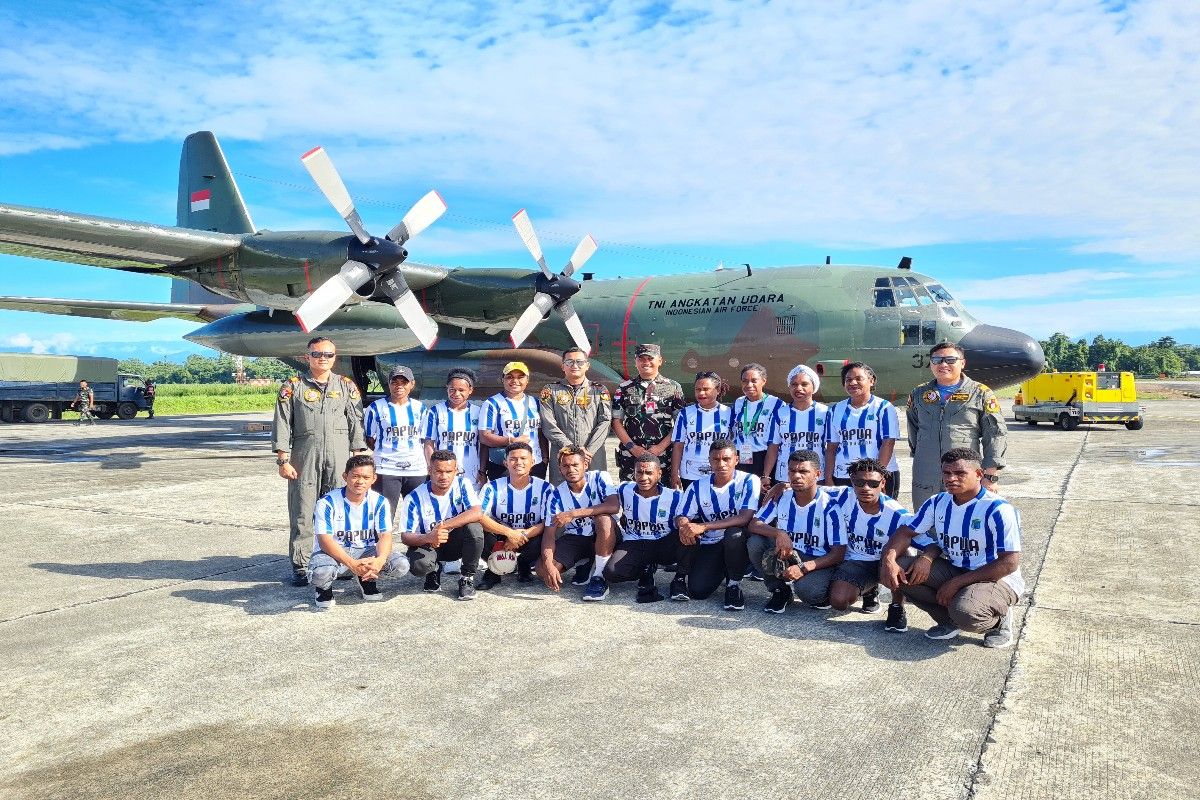 Lanud Timika bantu transportasi udara atlet Papua