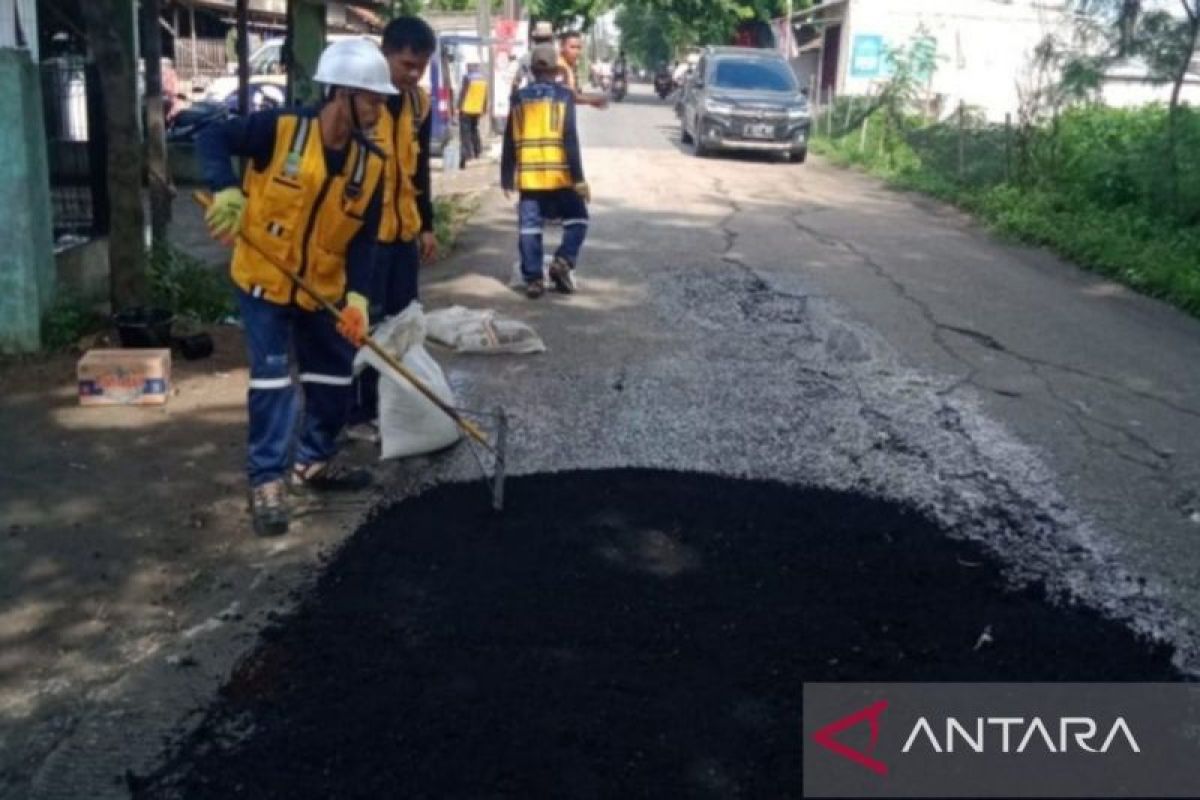 Bina Marga Bekasi perbaiki jalan rusak di ruas Pulo Sirih-Teluk Haur