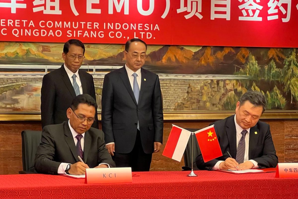 Indonesia impor tiga rangkaian kereta dari China untuk KRL