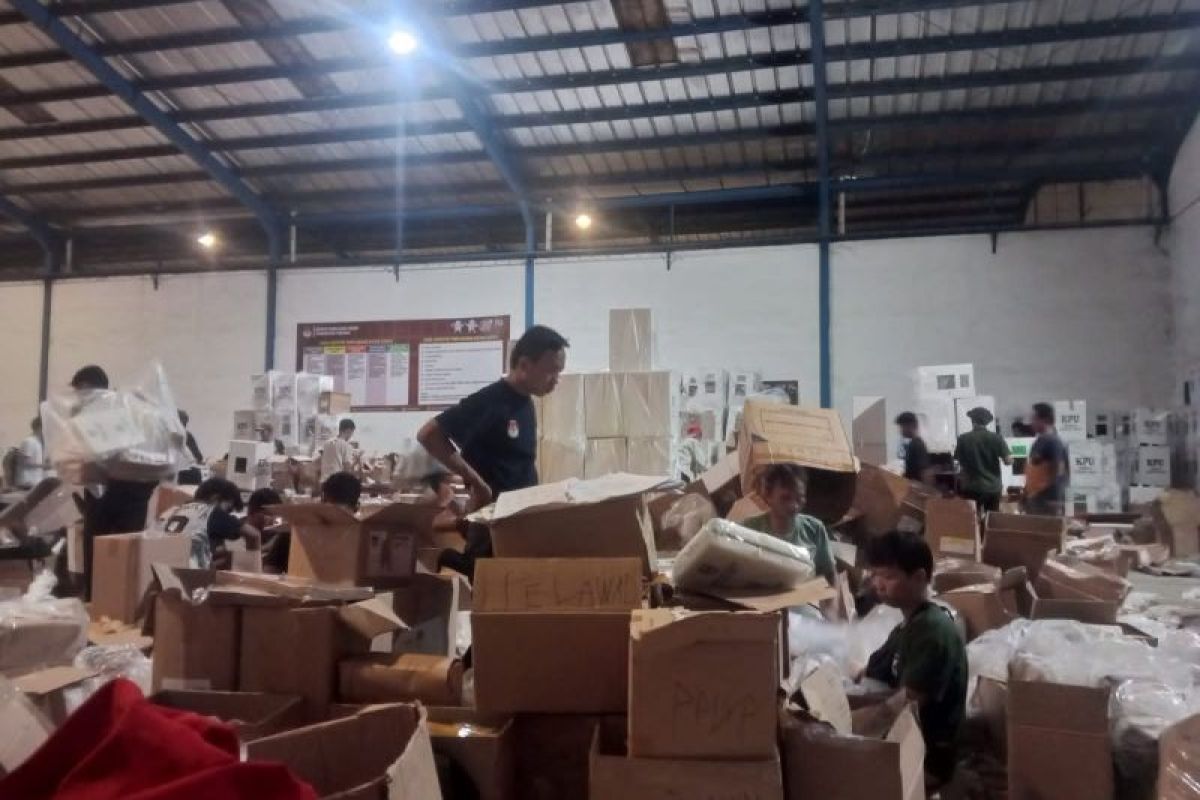 Pengesetan logistik Pemilu di gudang KPU Serang dihentikan