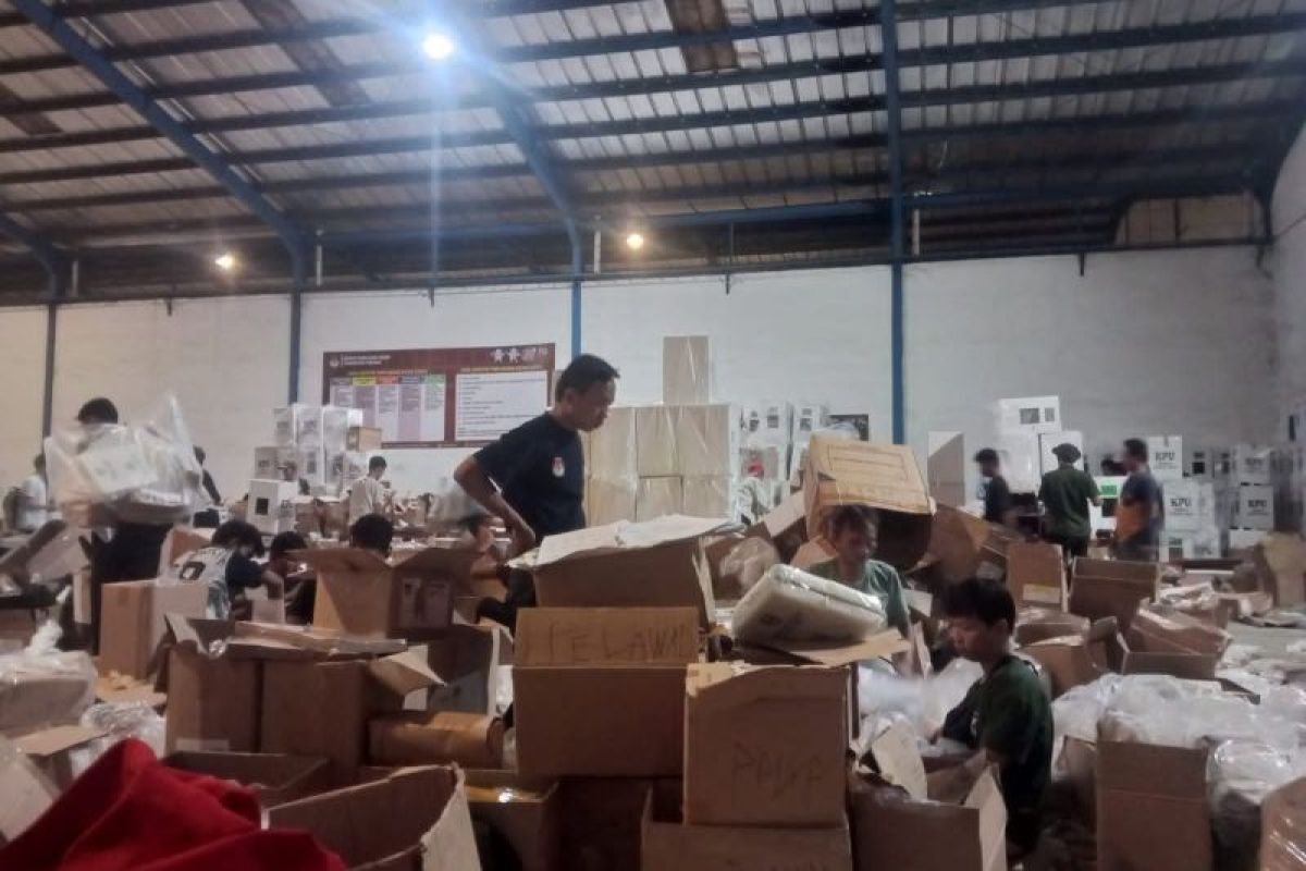 Pengesetan logistik Pemilu di gudang KPU Kabupaten Serang dihentikan