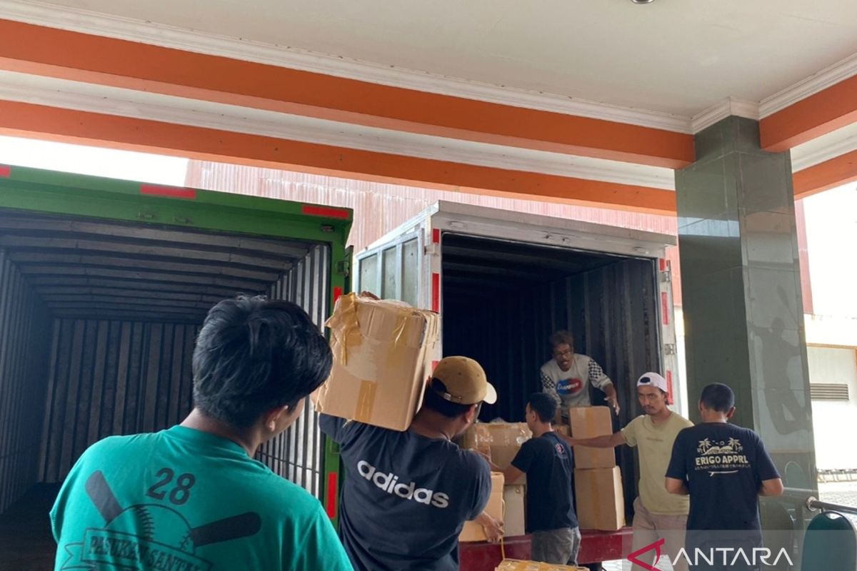 KPU Jakbar mulai distribusi surat suara  ke tempat logistik kecamatan