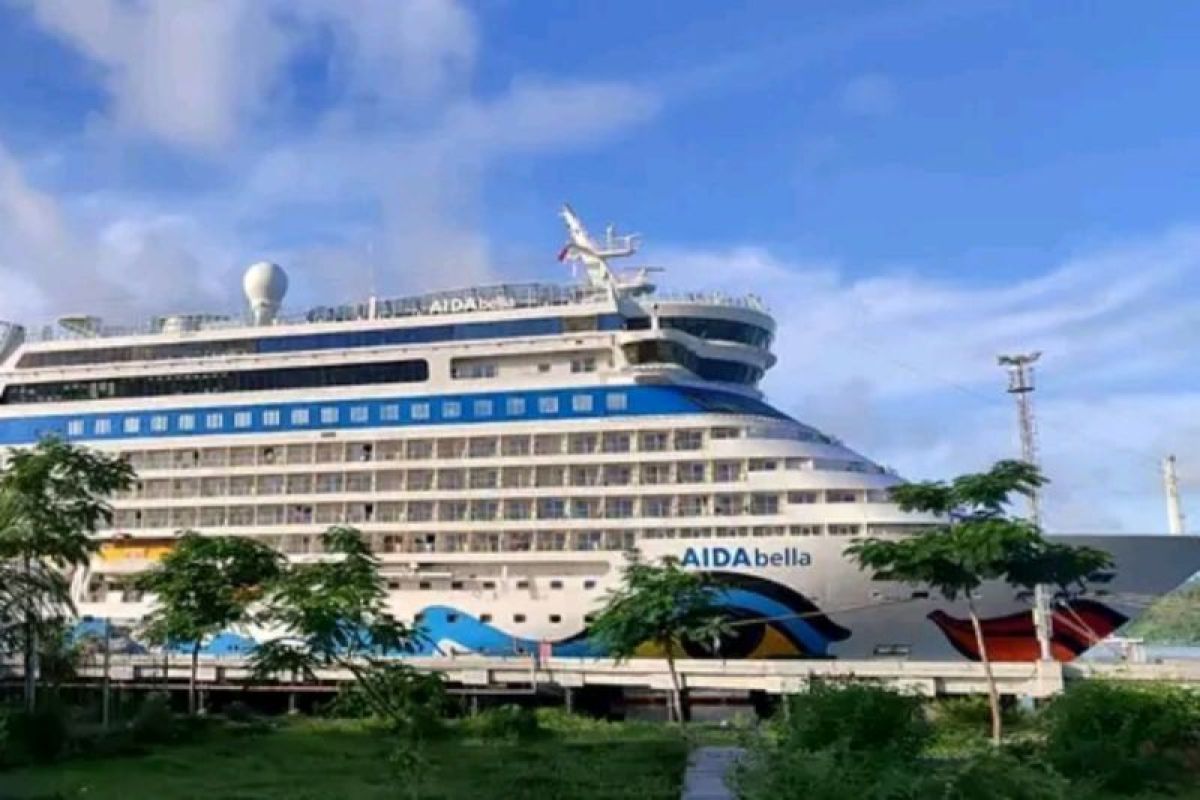 Kapal pesiar Aida Bellla singgah di Pelabuhan Lembar angkut 2.030 wisatawan