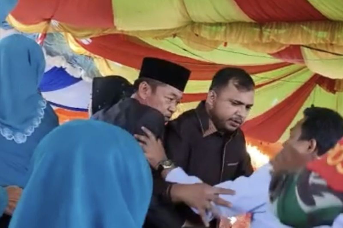 Viral, Bupati Rohil dan wakilnya cekcok di pelantikan penghulu