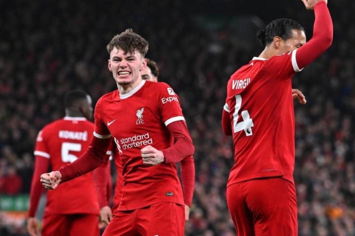 Liverpool kokoh di puncak klasemen sementara usai gasak Chelsea dengan skor 4-1
